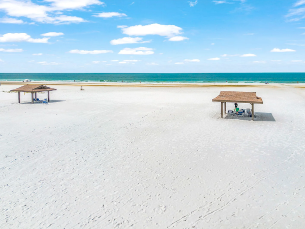 Beachside Vacation Retreat - Great Amenities